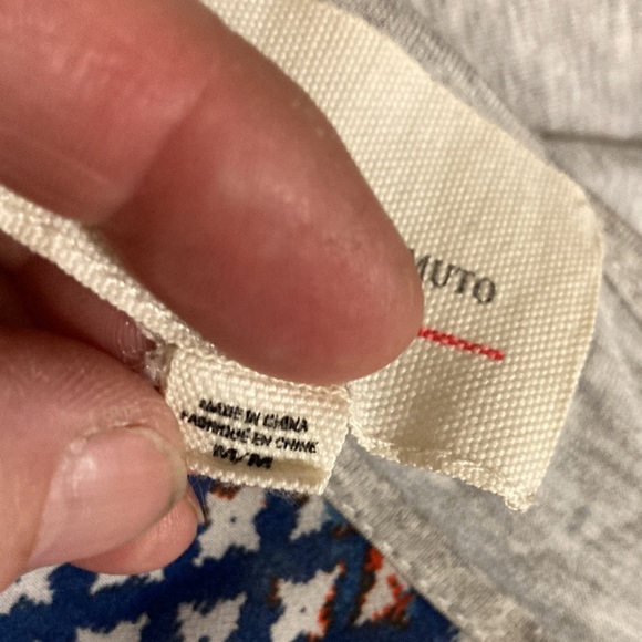 Two by Vince Camuto grey with red and blue pattern blouse - Picture 4 of 5